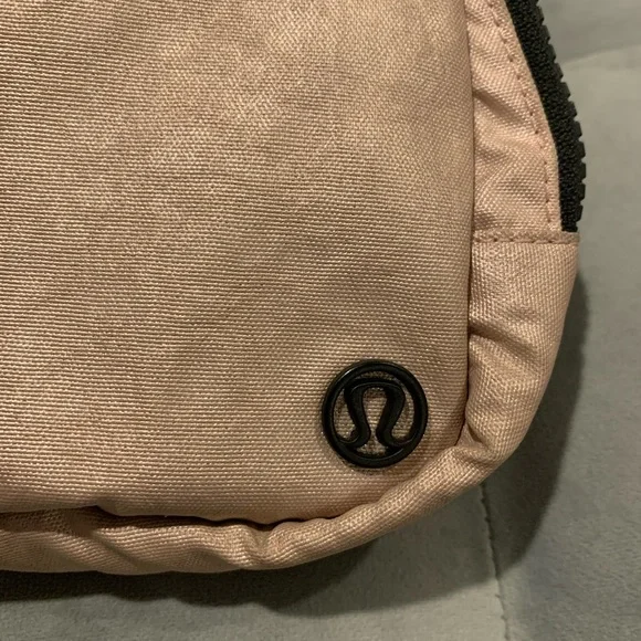 RARE 🦄 Original OG Lululemon Everywhere Belt Bag Peach Gold TB2 - Picture 2 of 13